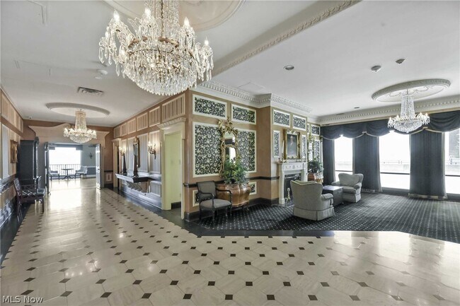 Building Photo - 12500 Edgewater Dr
