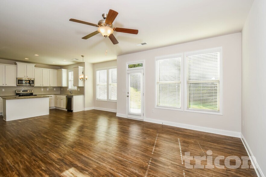 Building Photo - 725 Ireland Ln