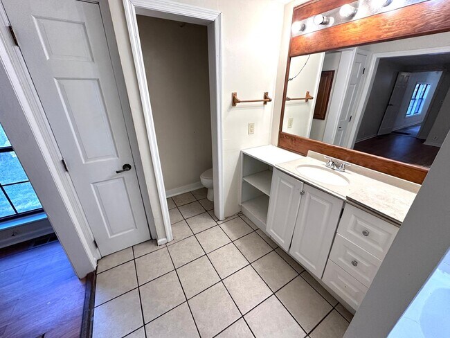 Building Photo - 3 Bedrooms, 2 Bathroom - House in East Rome!