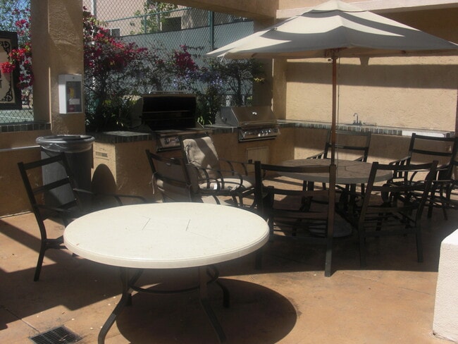 Building Photo - Cozy studio in The Venetian Community, a d...