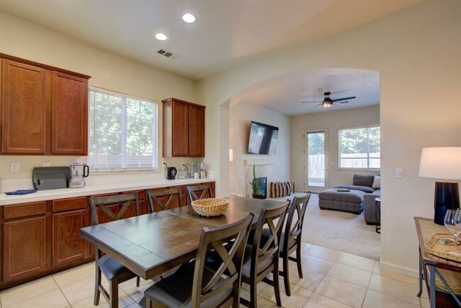 Building Photo - 4321 Strathmore Pl