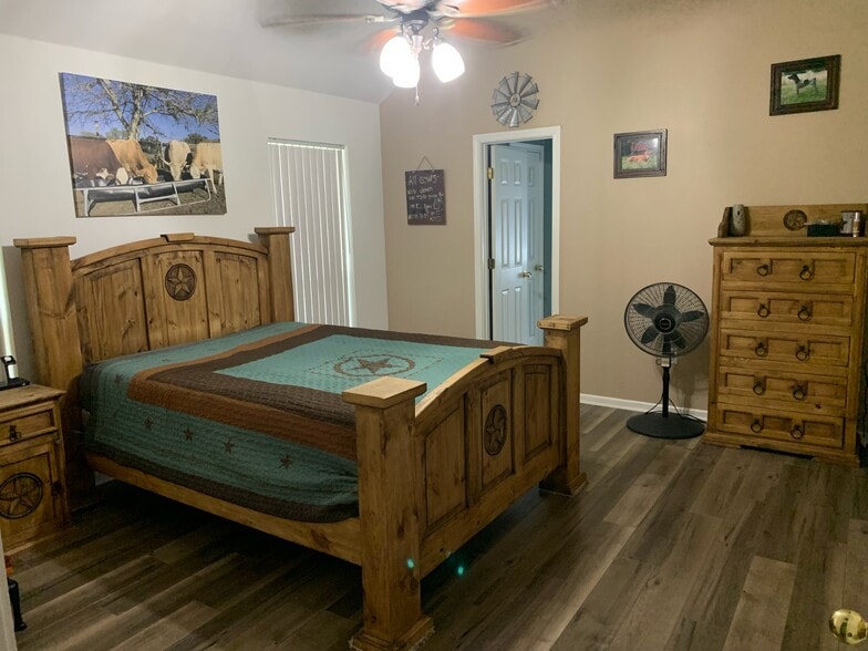Primary Bedroom - 676 Maplewood Dr