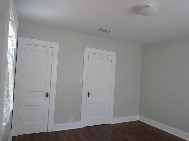 Building Photo - 1401 Brown Ave