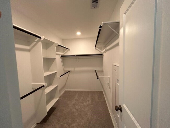 Building Photo - 7410 Hillside Arbor