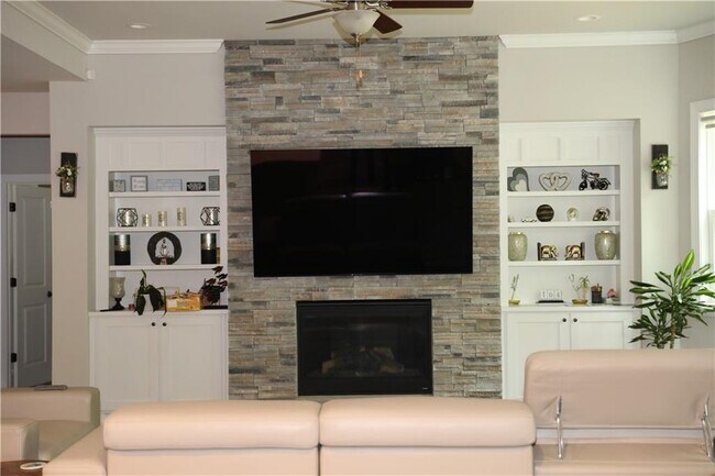 Building Photo - 122 Mountainside Dr