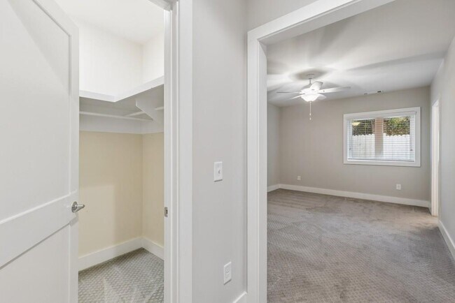 Building Photo - 2974 Hermance Dr NE