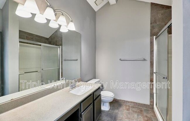 Building Photo - 121 Walnut Hill Dr