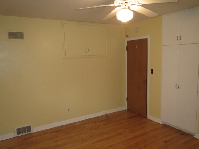 Building Photo - 1409/1411 E. Court