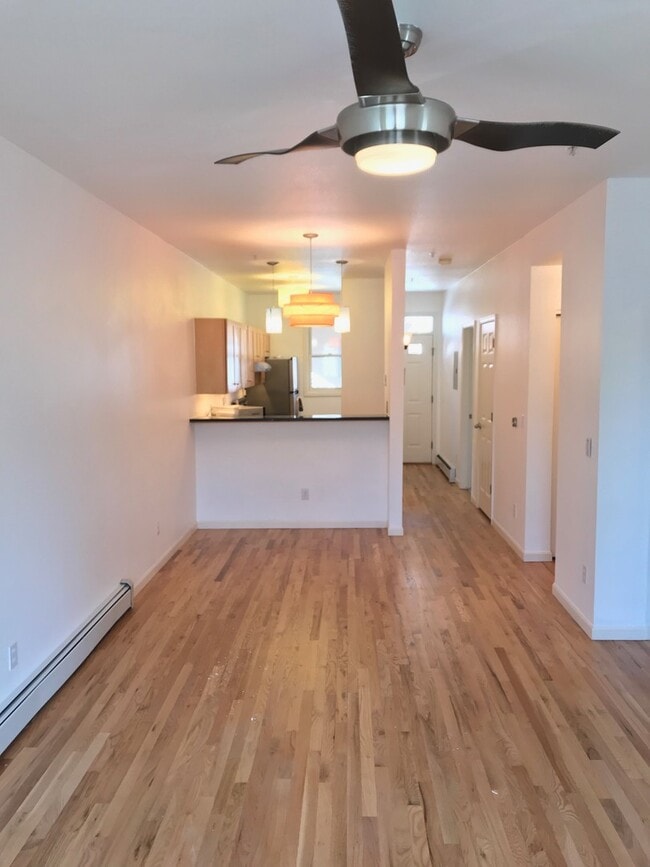 Building Photo - 2 Bed 2 Bath Condo In the Heart of Downtow...