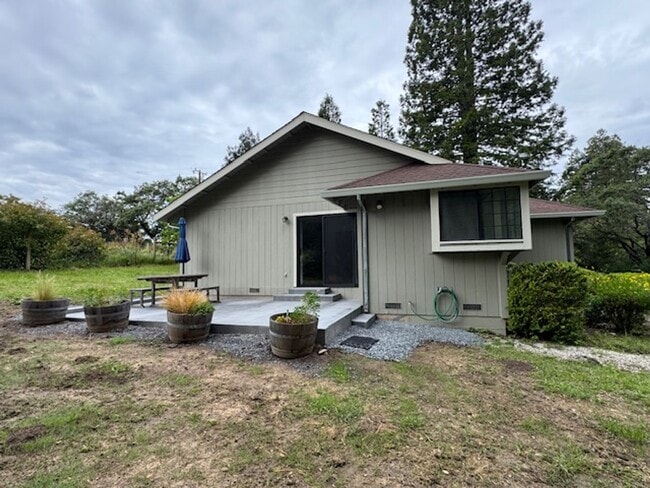 Building Photo - Two bedroom country charmer close to Occidental $2800.00