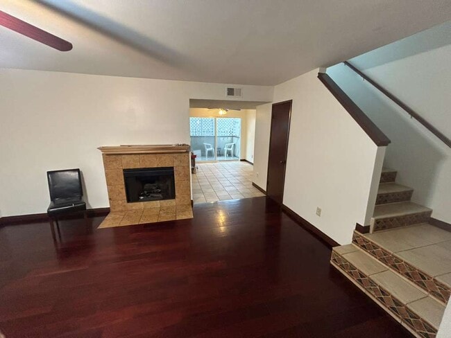 Downstairs Landing3 - 1328 9th St