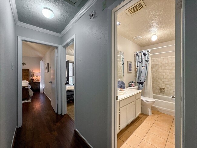 Building Photo - 2909 Laurelridge Dr