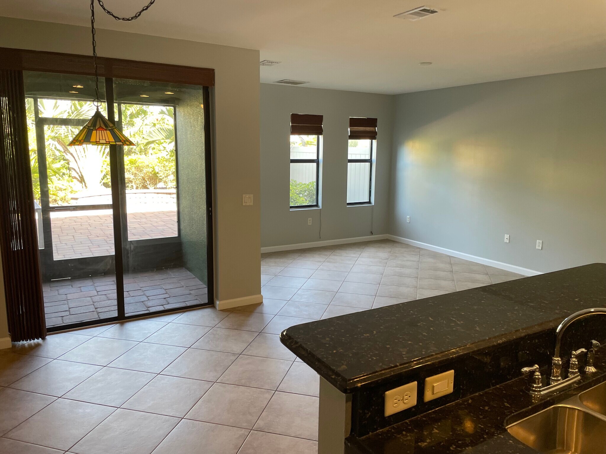 Building Photo - 725 Ventura Dr