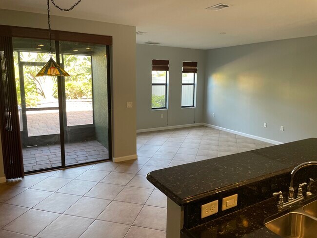Building Photo - 725 Ventura Dr