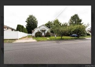 Building Photo - 1105 Bellmore Rd