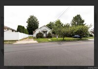 Building Photo - 1105 Bellmore Rd