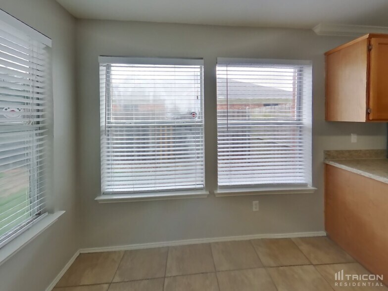 Building Photo - 1701 Pecan View Dr