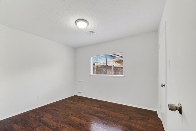 Building Photo - 1122 Woodbridge Ave