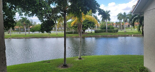 Building Photo - 1523 Lake Crystal Dr