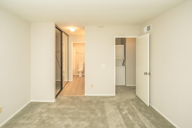 Building Photo - 8538 Summerdale Rd