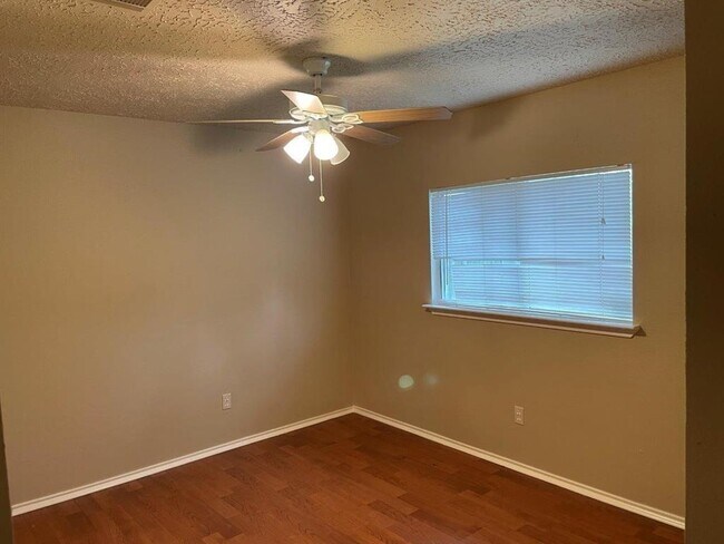 Building Photo - 1005 Canyon Springs Dr