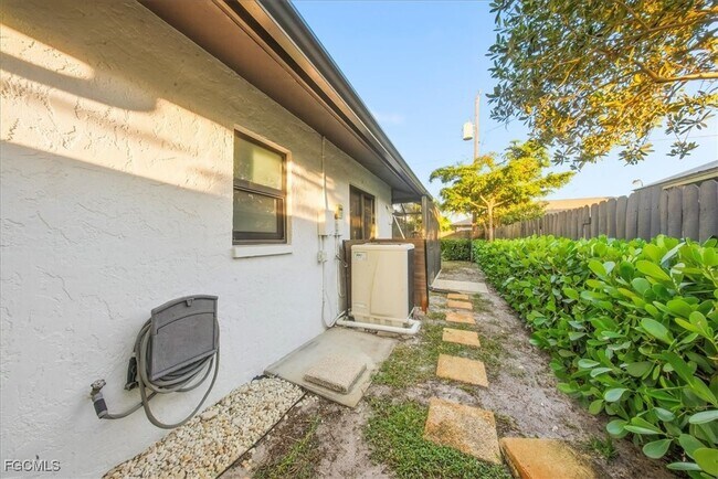 Building Photo - 4548 Genoa Ave