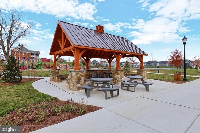 Building Photo - 1006 Shenandoah View Pkwy