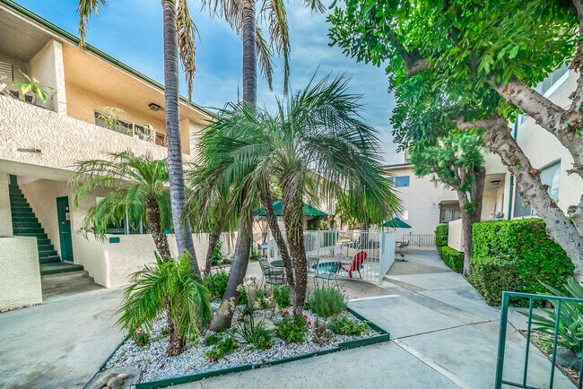 Building Photo - 5328 Newcastle Ave