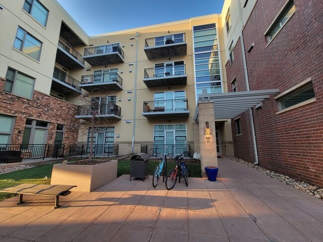 Building Photo - Luxury, Spacious 1 bedroom Apartment in Boulder at the Famous Peloton