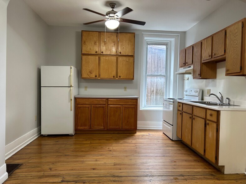 Kitchen - 352 E Bald Eagle St