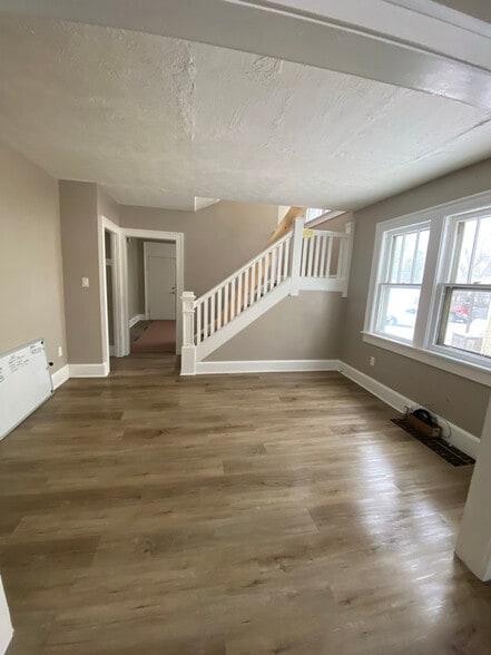 Building Photo - 187 Rowland Ave