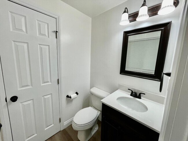 Building Photo - 1243 Able Cir