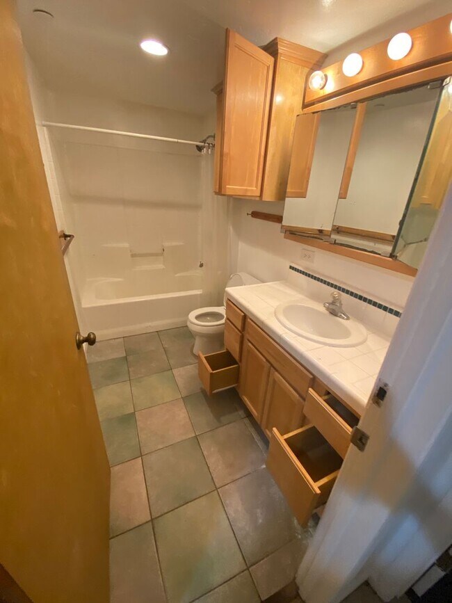 Building Photo - 6535 El Nido Ln