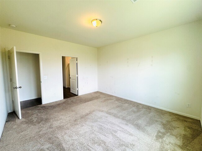 Building Photo - 1013 Pitch Pne Ct