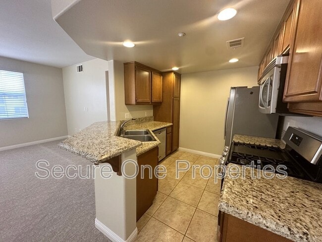 Building Photo - 208 Riverdale Ct