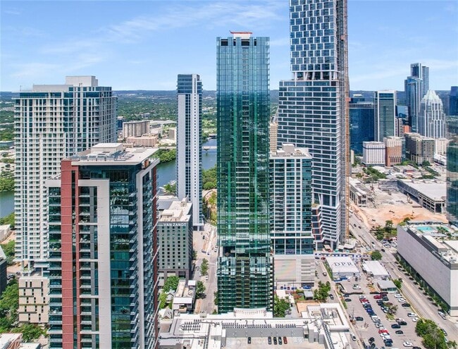 Building Photo - 610 Davis St