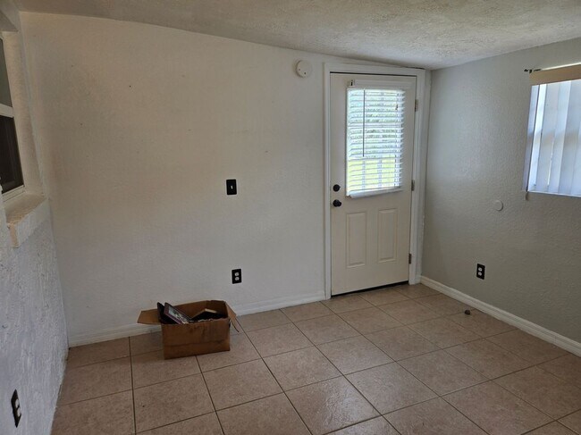 Building Photo - 4870 SW 147 Loop