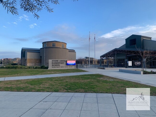 Building Photo - Beautiful Newly 3 Bedroom 2 Bath Home in Madera