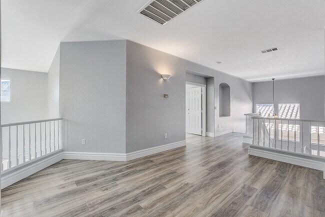 Building Photo - MASSIVE 5 BEDROOM, 2 STORY HOME IN DESIRABLE RHODES RANCH GOLF COURSE COMMUNITY!