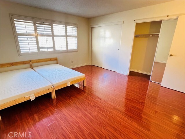 Building Photo - 471 W Duarte Rd
