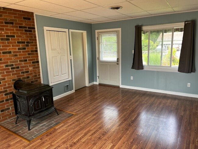 Building Photo - 35 Hastings Ave