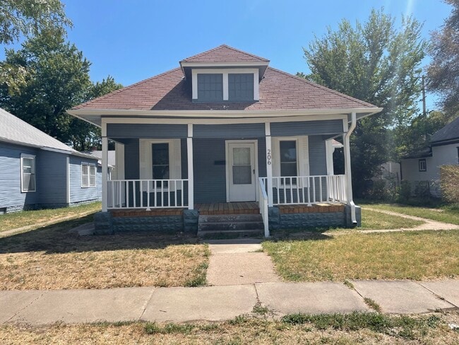 Building Photo - Updated 2 Bedroom, 1 Bathroom house with w...