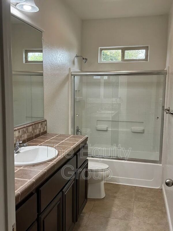 Building Photo - 2302 S Grand St