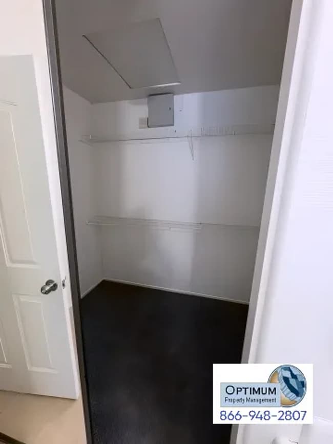 Building Photo - Beautiful 3 Bedroom, 2 Bathroom Home with Versatile Living Spaces