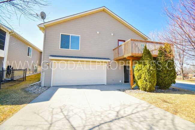 Building Photo - 4 Bedroom Detached Townhome in Waukee with Finished Basement