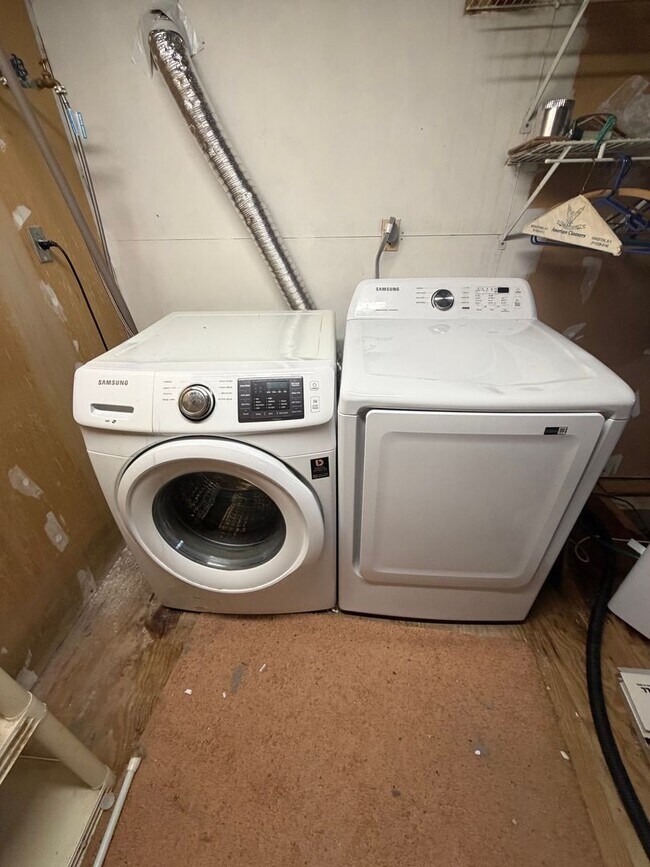 Building Photo - Beautiful Home on a Quiet Cul-De-Sac - PRICE DROPPED