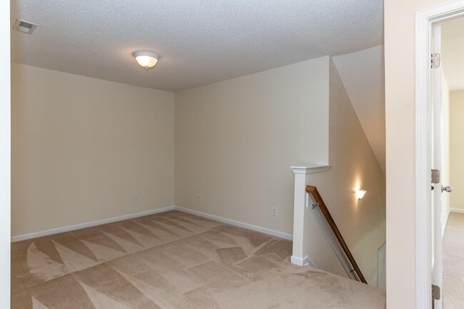 Building Photo - Four Bedroom Home!
