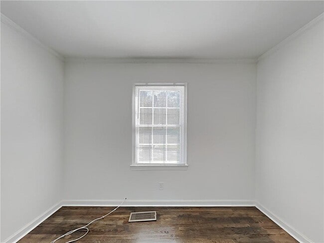 Building Photo - 512 Aberdeen Dr NW