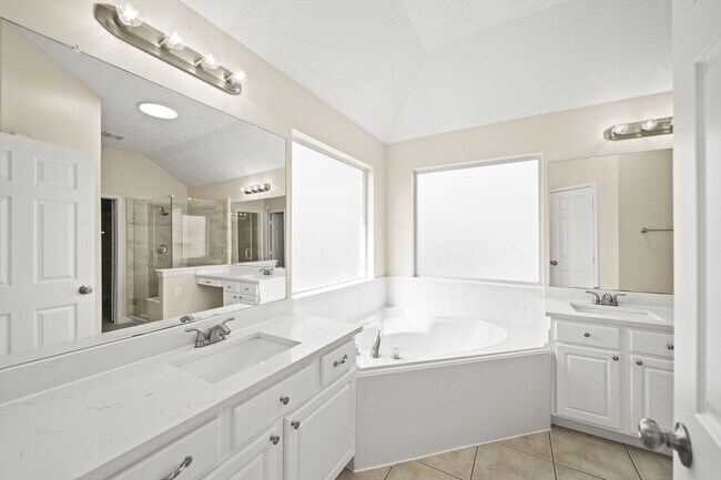 Building Photo - 3002 Palace Oaks Dr