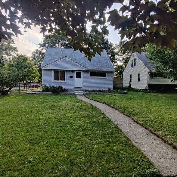 Building Photo - 3403 Woodland Ave